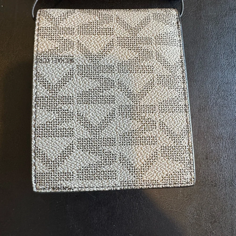 Michael Kors Pearl Gray Jet Set Men’s Slim Bifold Wallet. New In Box